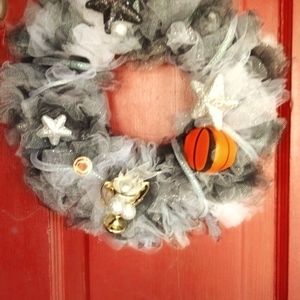 Handmade with love wreath spurs fan